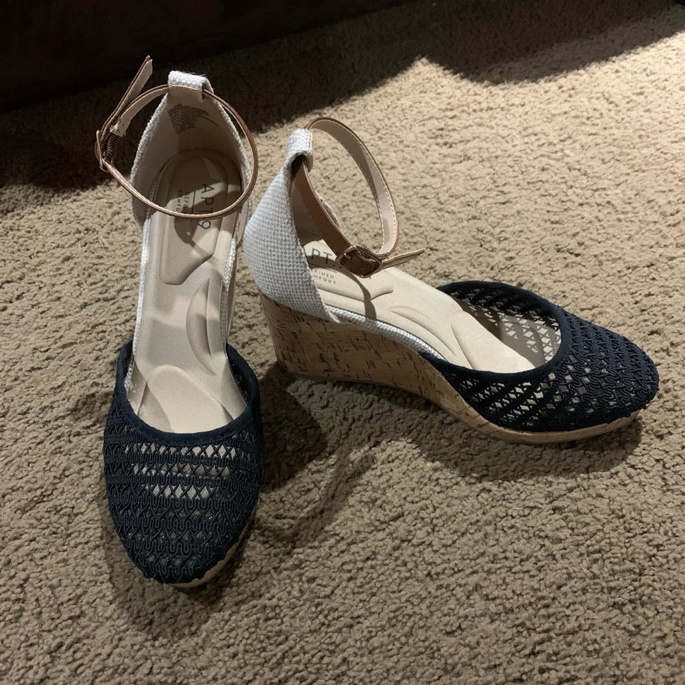 Apt. 9 memory foam heels size 9